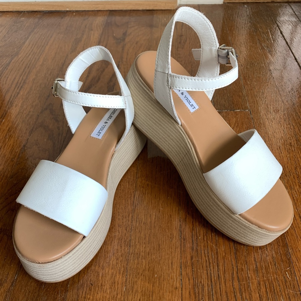 Chelsea & Violet Amee Leather Platform Sandals; White; size 8